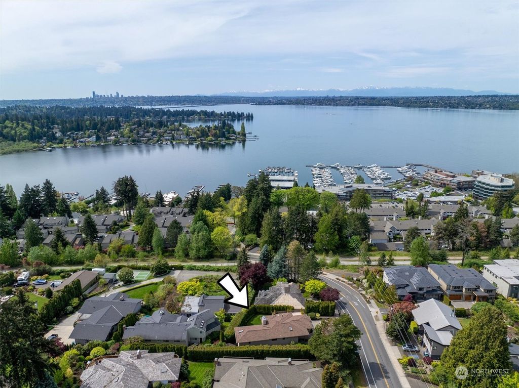 Photo of 10411 NE 52nd Street, Kirkland, WA 98033 (MLS # 2227970)