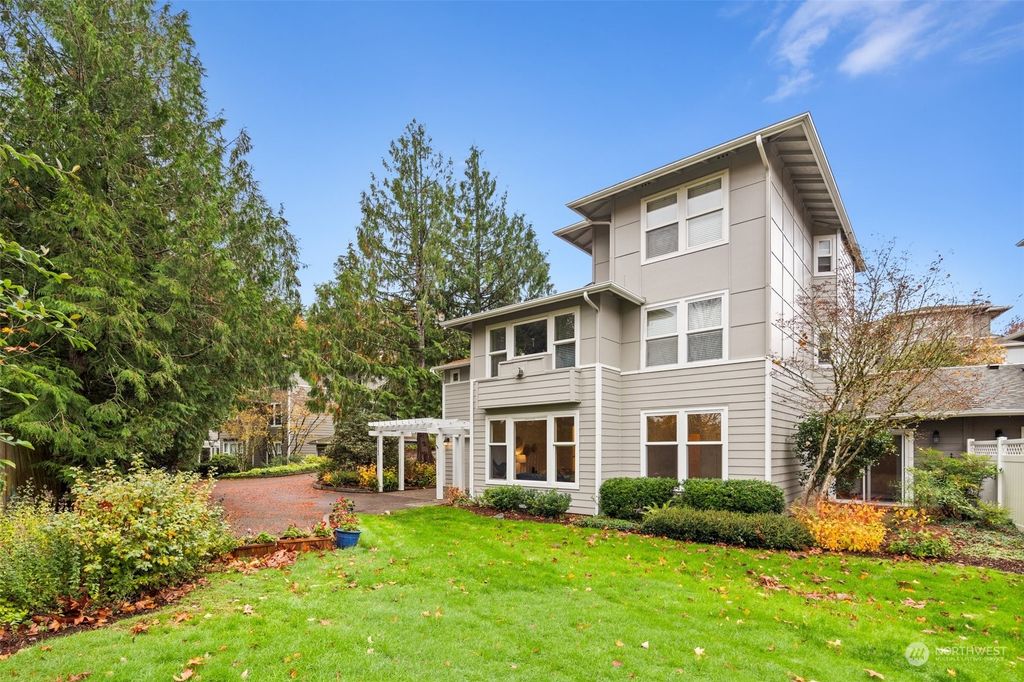Photo of 22540 SE 37th Terrace #(1405), Issaquah, WA 98029 (MLS # 2306874)