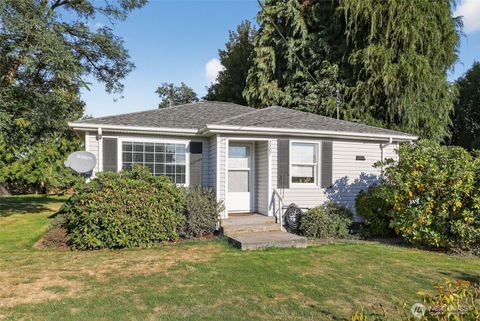 Photo of 2207 36th Avenue, Longview, WA 98632 (MLS # 2440462)