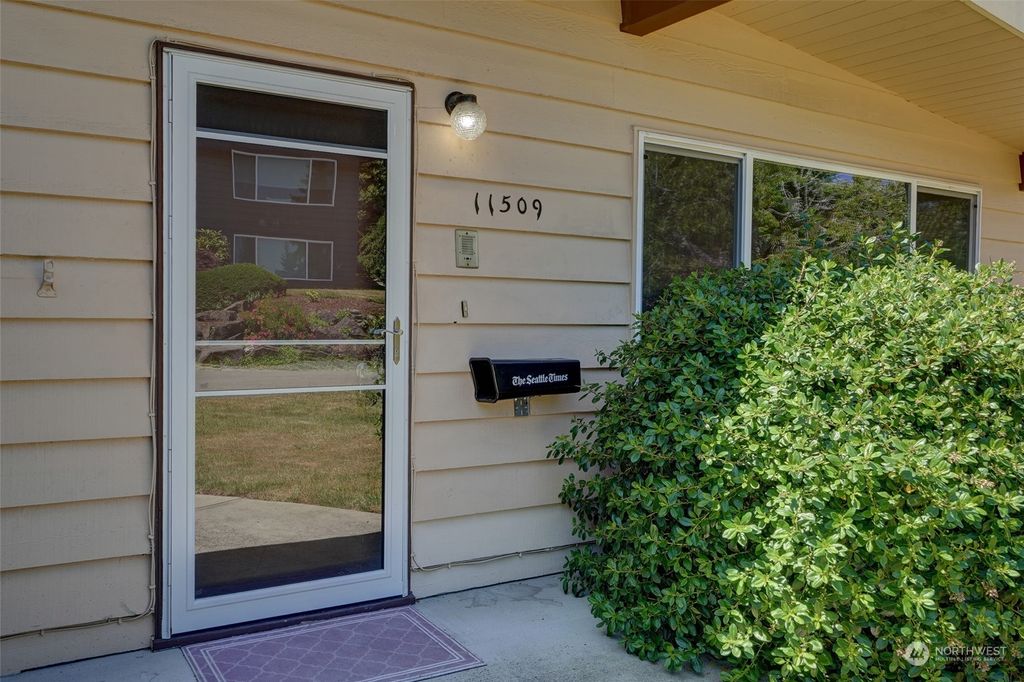 Photo of 11509 21st Place SW, Seattle, WA 98146 (MLS # 2126884)