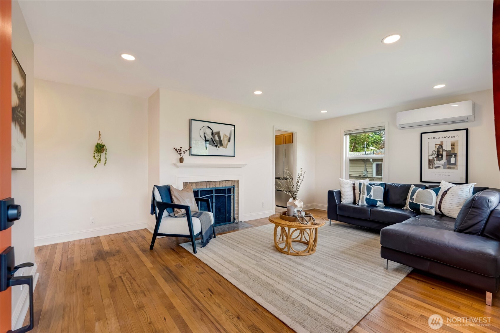 9819 32nd Ave SW