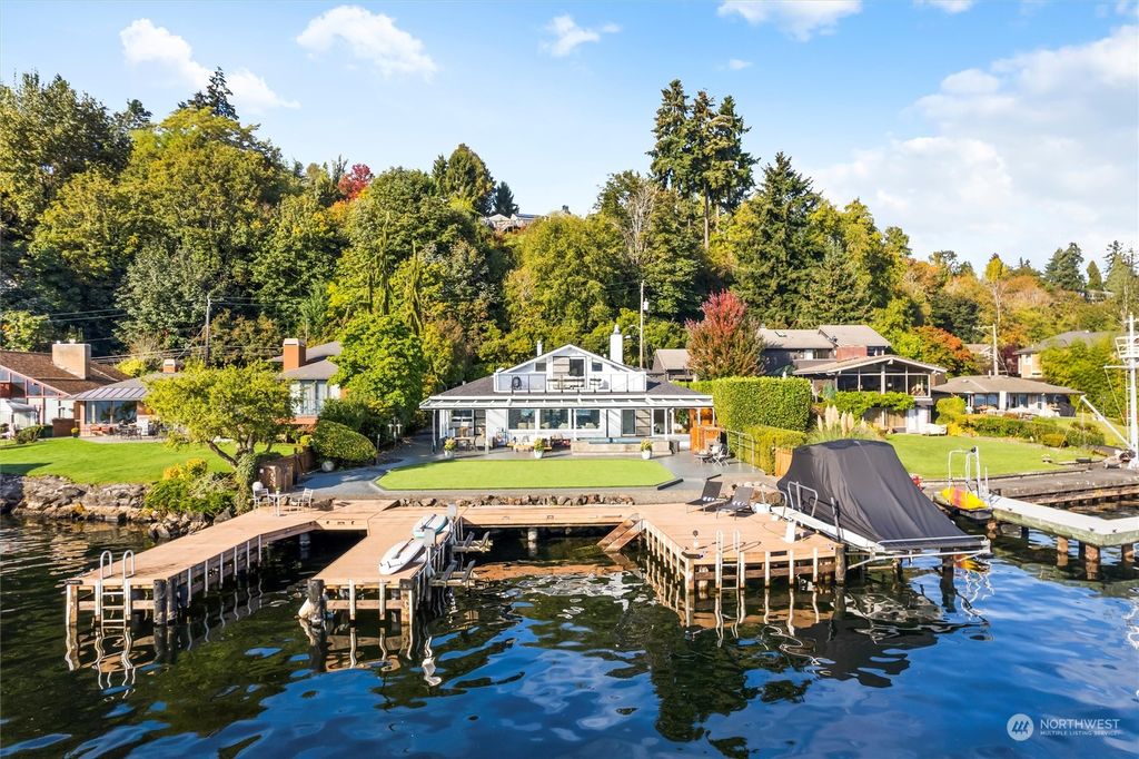 Photo of 14040 Riviera Place NE, Seattle, WA 98125 (MLS # 2301663)