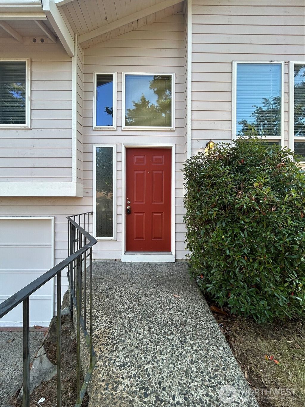 Photo of 202 Vashon Avenue SE, Renton, WA 98059 (MLS # 2438371)