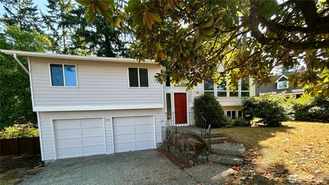 Photo of 202 Vashon Avenue SE, Renton, WA 98059 (MLS # 2438371)