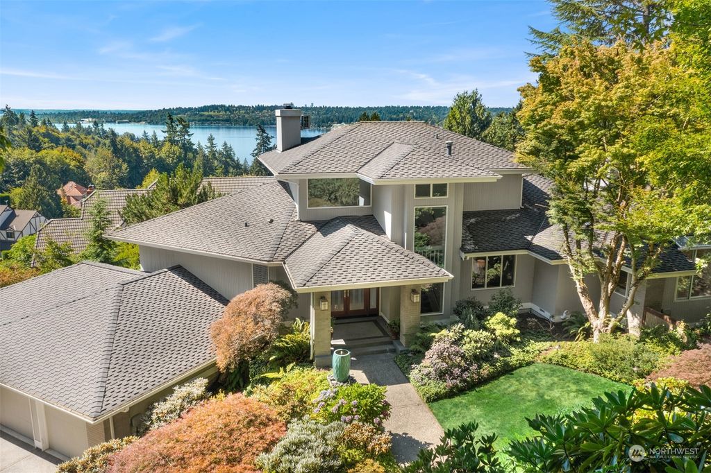 Photo of 6332 NE 138th Place, Kirkland, WA 98034 (MLS # 2146018)