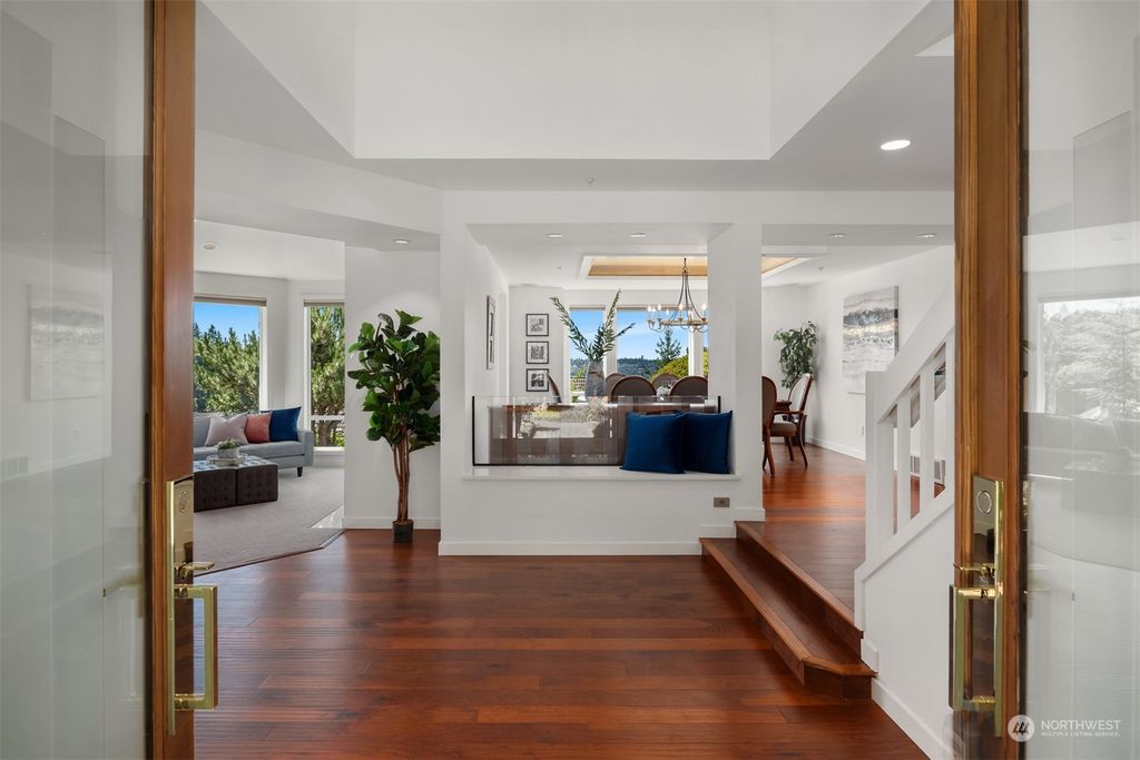 Photo of 6332 NE 138th Place, Kirkland, WA 98034 (MLS # 2146018)