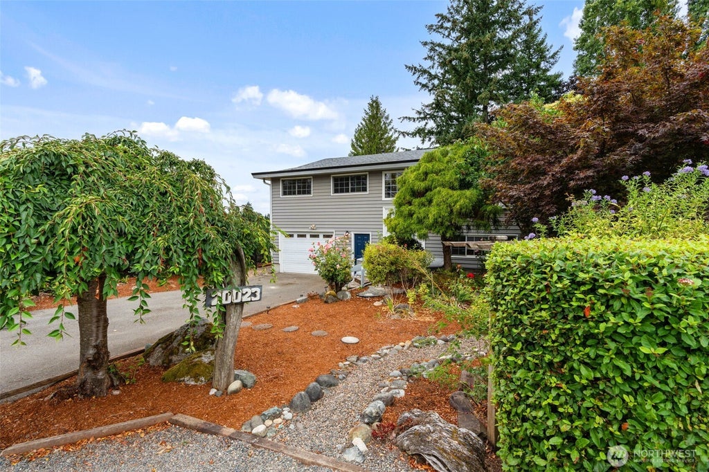 Photo of 20023 6th Avenue S, Des Moines, WA 98198 (MLS # 2570226)