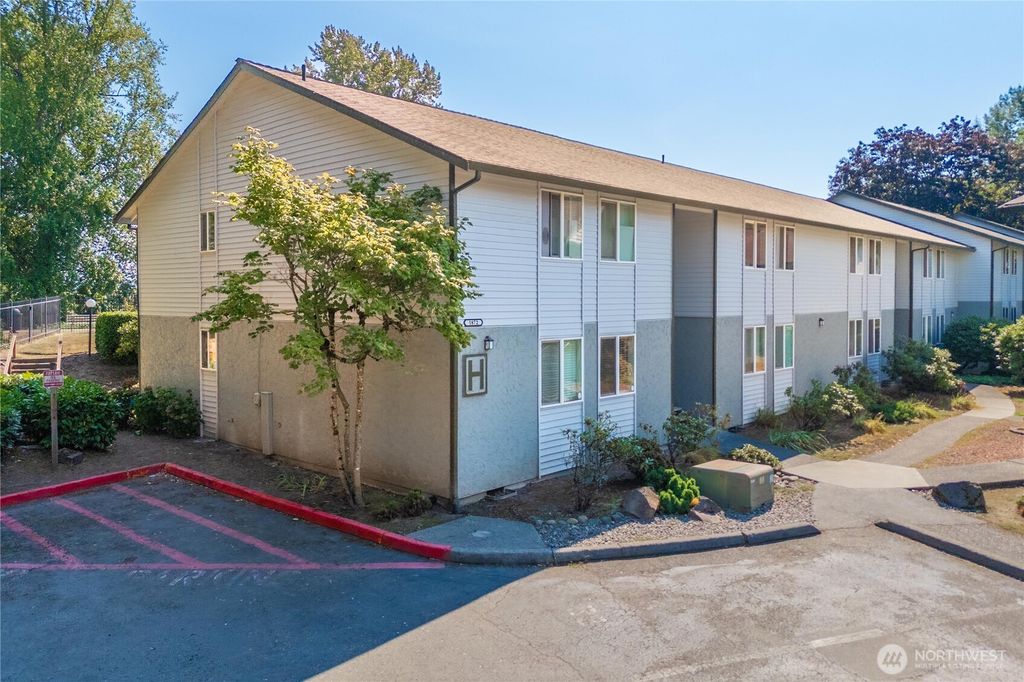 Photo of 1840 Central Place S #H89, Kent, WA 98030 (MLS # 2425917)