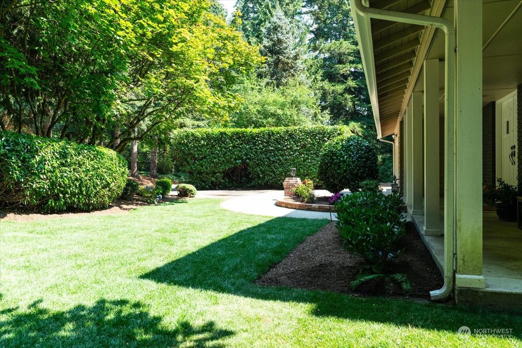 Photo of 13825 NE 48th Place, Bellevue, WA 98005 (MLS # 2275978)