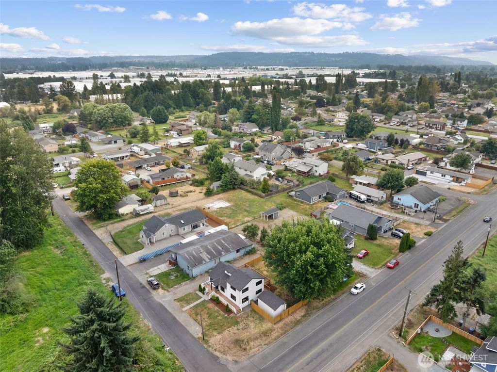 Photo of 202 11th Avenue N, Algona, WA 98001 (MLS # 2415025)