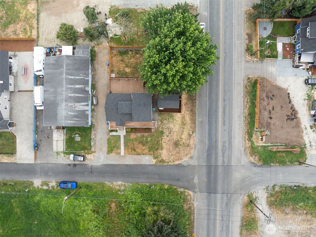 Photo of 202 11th Avenue N, Algona, WA 98001 (MLS # 2415025)