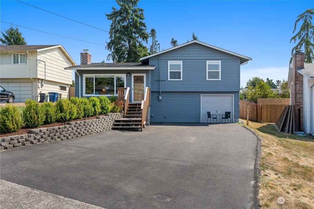 Photo of 1621 S 261st Place, Des Moines, WA 98198 (MLS # 2154062)
