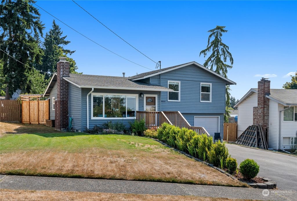 Photo of 1621 S 261st Place, Des Moines, WA 98198 (MLS # 2154062)
