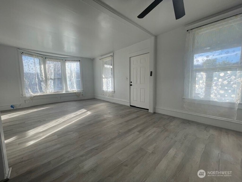 Photo of 303 Methow Street, Wenatchee, WA 98801 (MLS # 2508349)