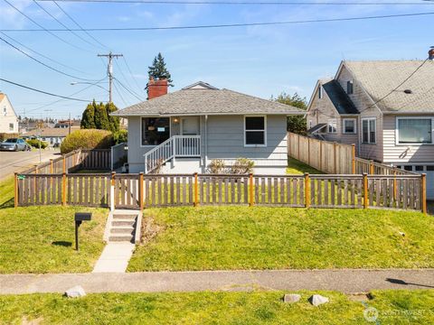 Photo of 720 Pennsylvania Avenue, Bremerton, WA 98337 (MLS # 2494206)