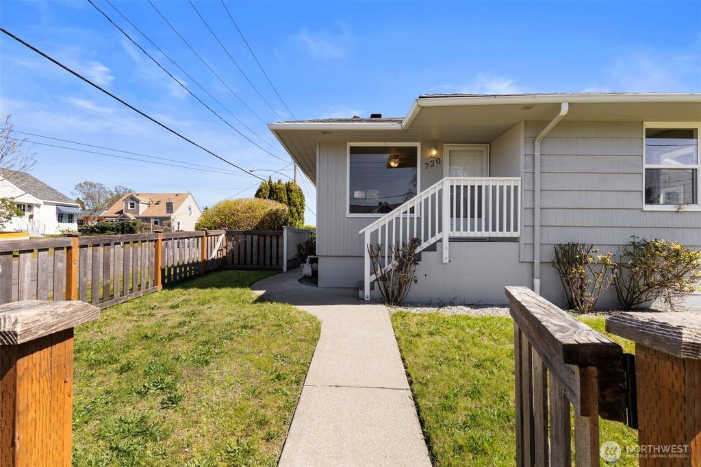 Photo of 720 Pennsylvania Avenue, Bremerton, WA 98337 (MLS # 2494206)