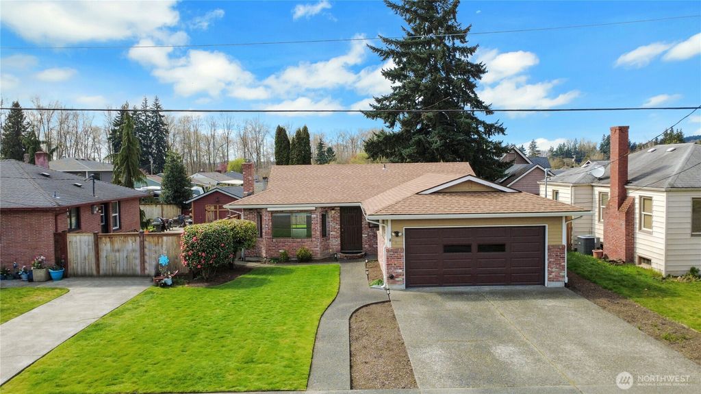 Photo of 314 Alder Avenue, Sumner, WA 98390 (MLS # 2500887)