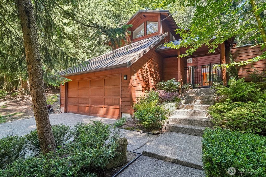 Photo of 26708 NE 40th Street, Redmond, WA 98053 (MLS # 2382937)