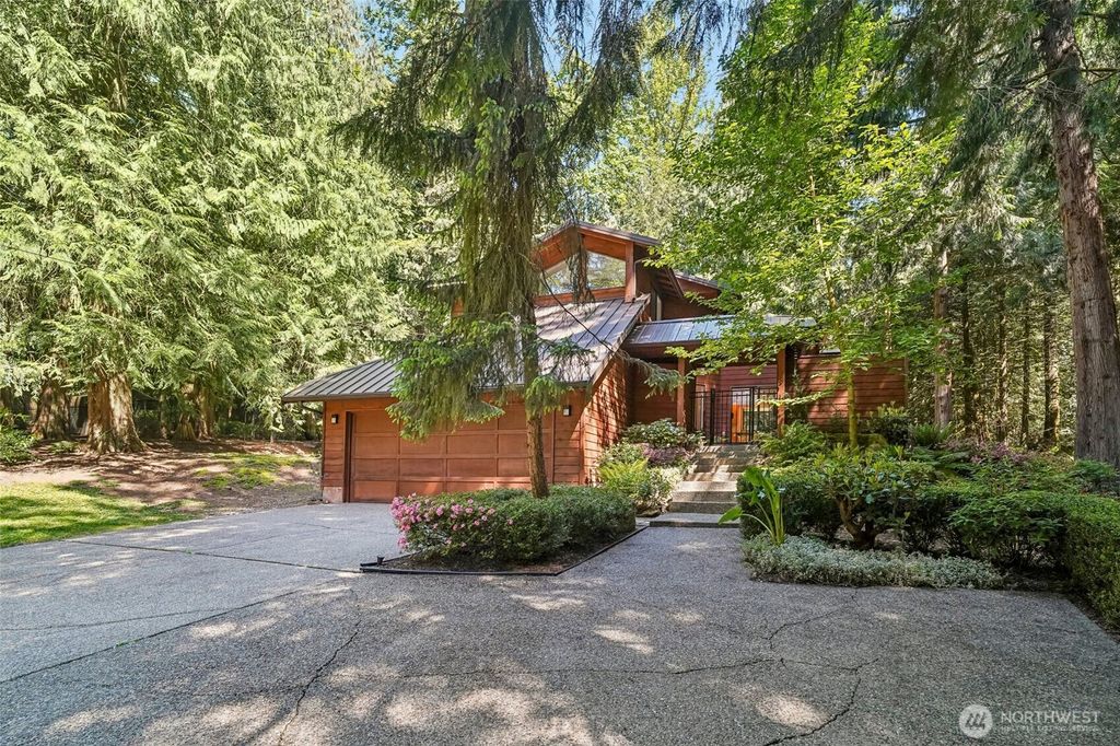 Photo of 26708 NE 40th Street, Redmond, WA 98053 (MLS # 2382937)