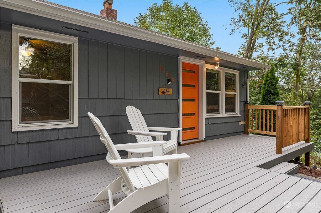 Photo of 21618 6th Avenue S, Normandy Park, WA 98198 (MLS # 1996328)