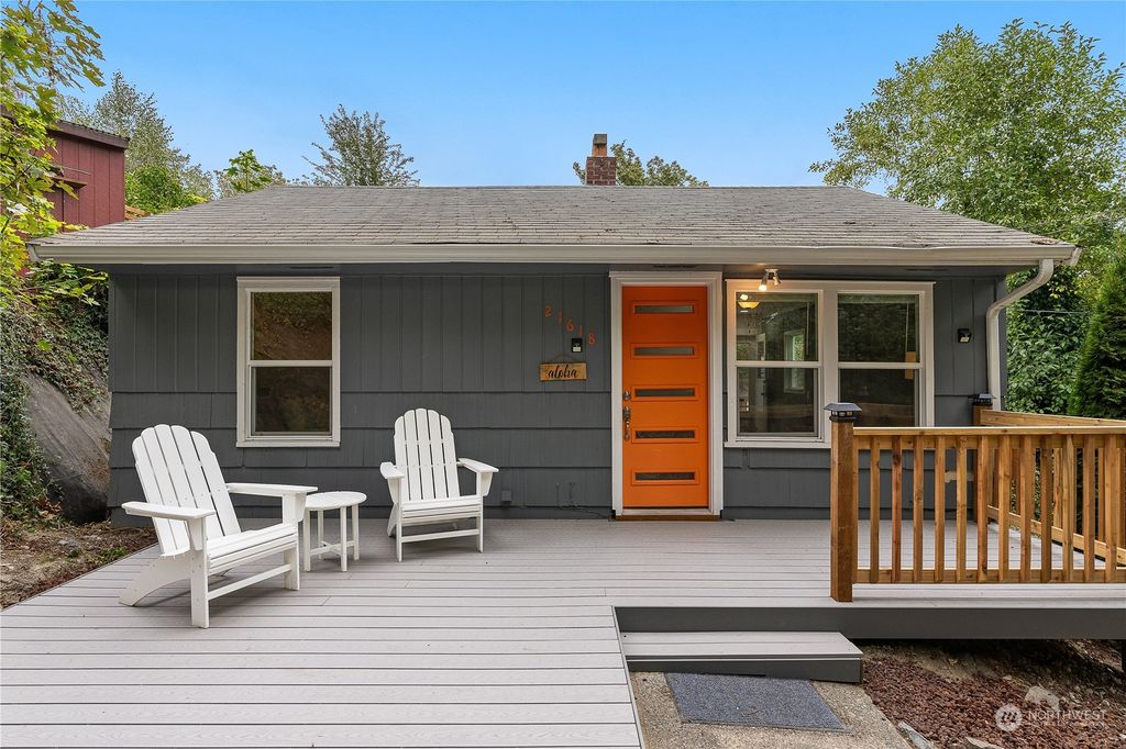 Photo of 21618 6th Avenue S, Normandy Park, WA 98198 (MLS # 1996328)