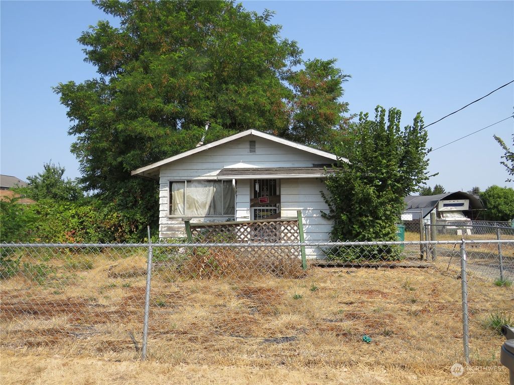 Photo of 321 3rd Avenue E, Pacific, WA 98047 (MLS # 2155309)