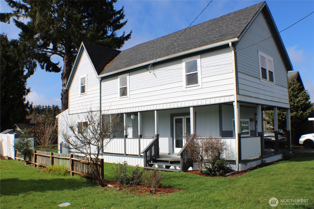 Photo of 1224 4th St St, Cosmopolis, WA 98537 (MLS # 2489427)