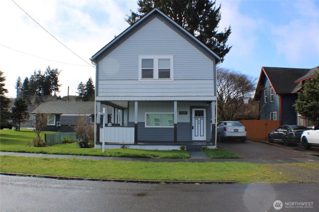 Photo of 1224 4th St St, Cosmopolis, WA 98537 (MLS # 2489427)
