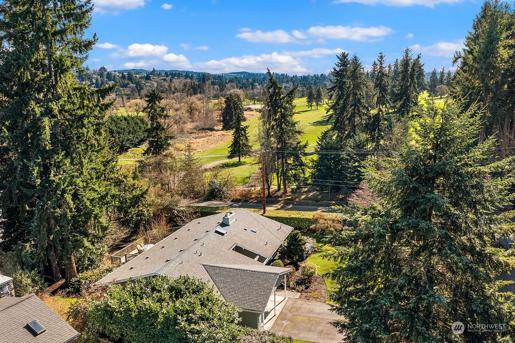 Photo of 2402 80th Avenue NE, Medina, WA 98039 (MLS # 2203861)