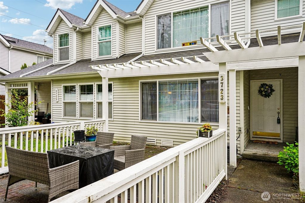 Photo of 3723 NE 6th Street, Renton, WA 98056 (MLS # 2528220)