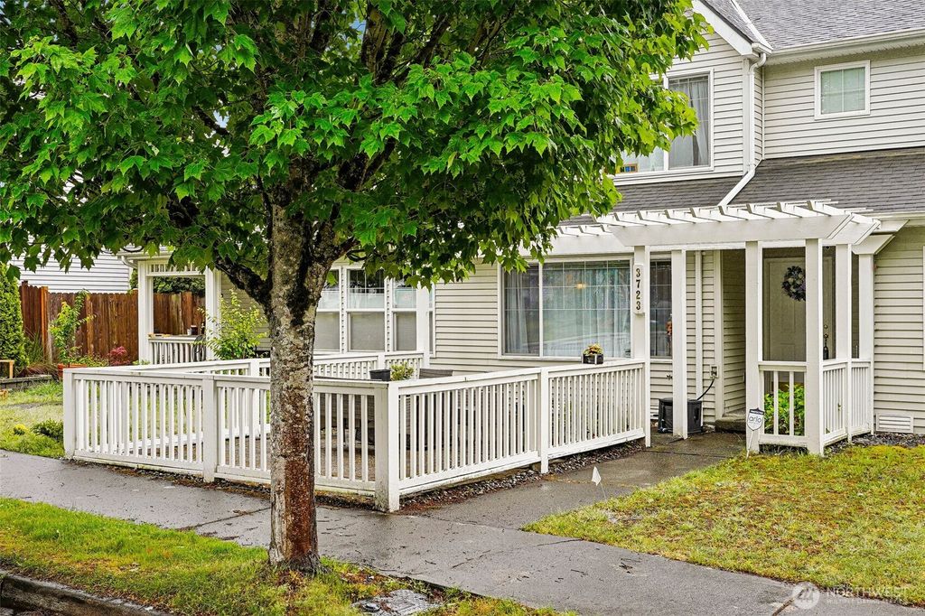 Photo of 3723 NE 6th Street, Renton, WA 98056 (MLS # 2528220)