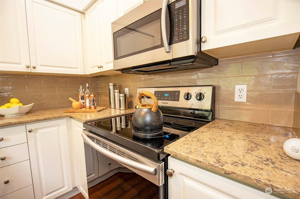 Photo of 6755 SE Cougar Mountain Way #3, Bellevue, WA 98006 (MLS # 2050125)