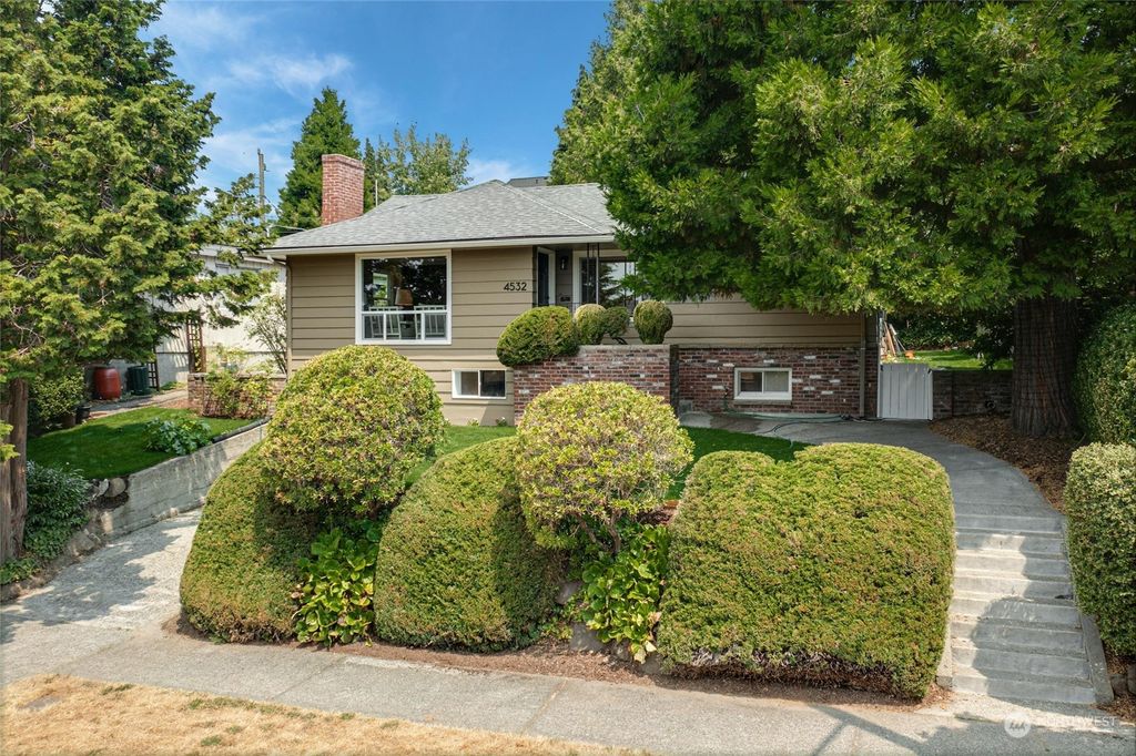 Photo of 4532 Purdue Avenue NE, Seattle, WA 98105 (MLS # 2270912)