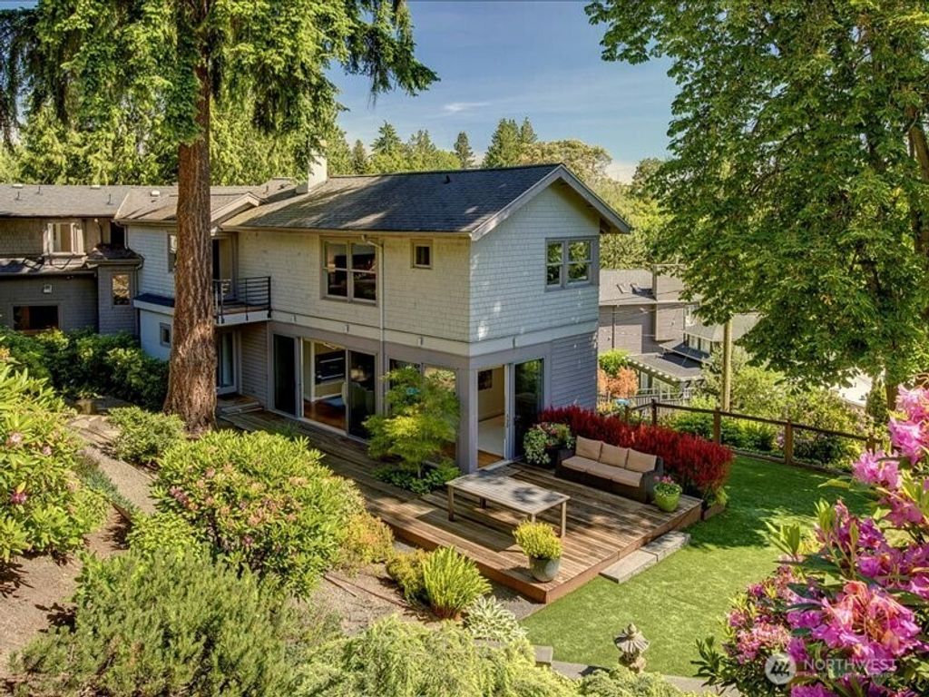 Photo of 1555 Grand Avenue, Seattle, WA 98122 (MLS # 2395979)