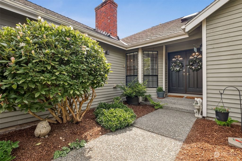 Photo of 25333 126th Street SE, Kent, WA 98030 (MLS # 2215108)