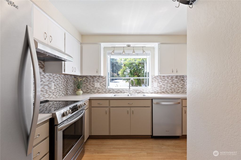 Photo of 702 5th Street #304, Snohomish, WA 98290 (MLS # 2262496)
