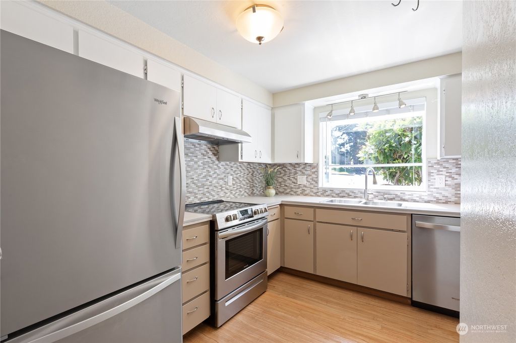 Photo of 702 5th Street #304, Snohomish, WA 98290 (MLS # 2262496)