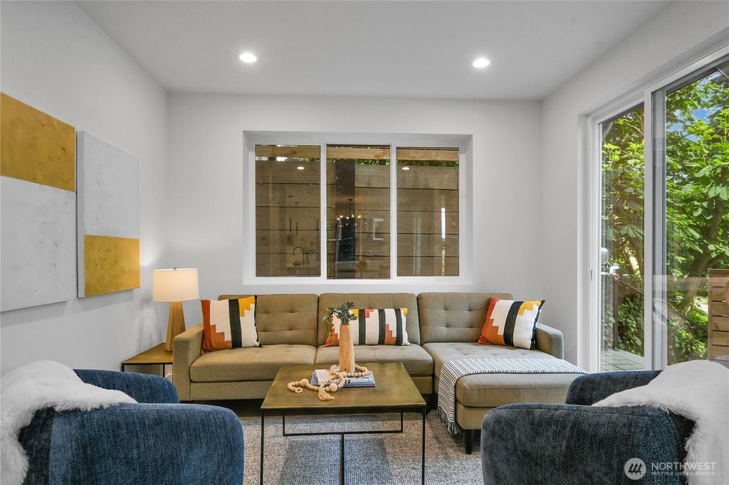 Photo of 629 A W Emerson Avenue, Seattle, WA 98119 (MLS # 2396022)