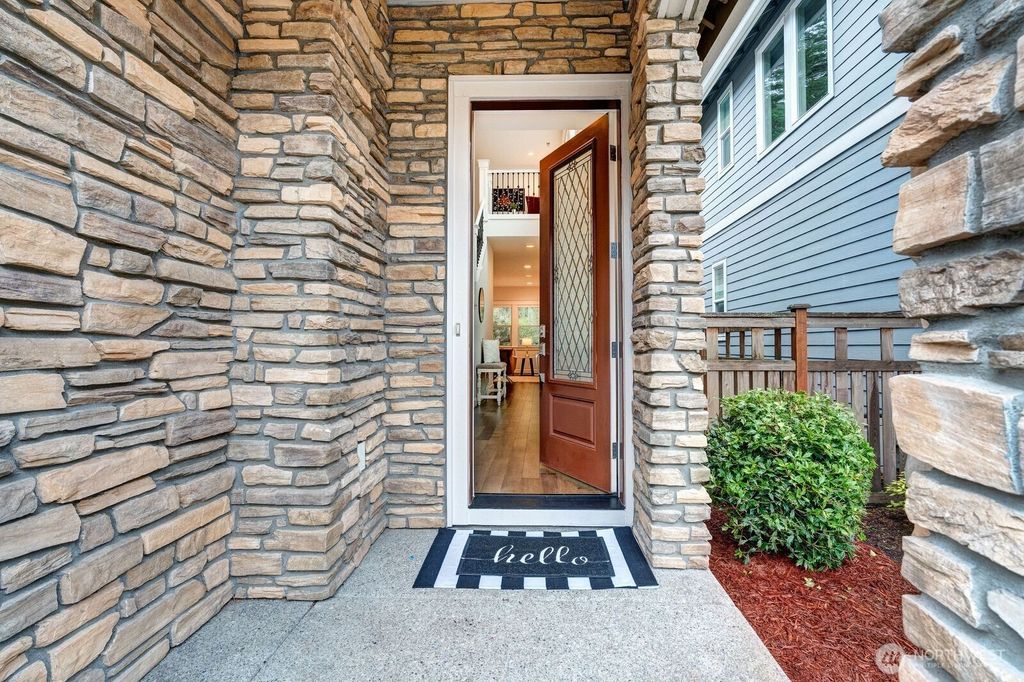 Photo of 479 5th Avenue NE, Issaquah, WA 98029 (MLS # 2476982)