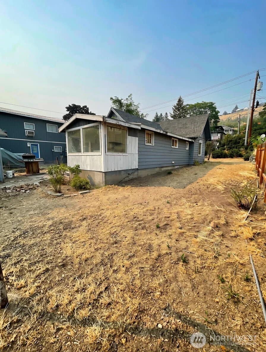 Photo of 219 W Highland Avenue, Chelan, WA 98816 (MLS # 2571721)
