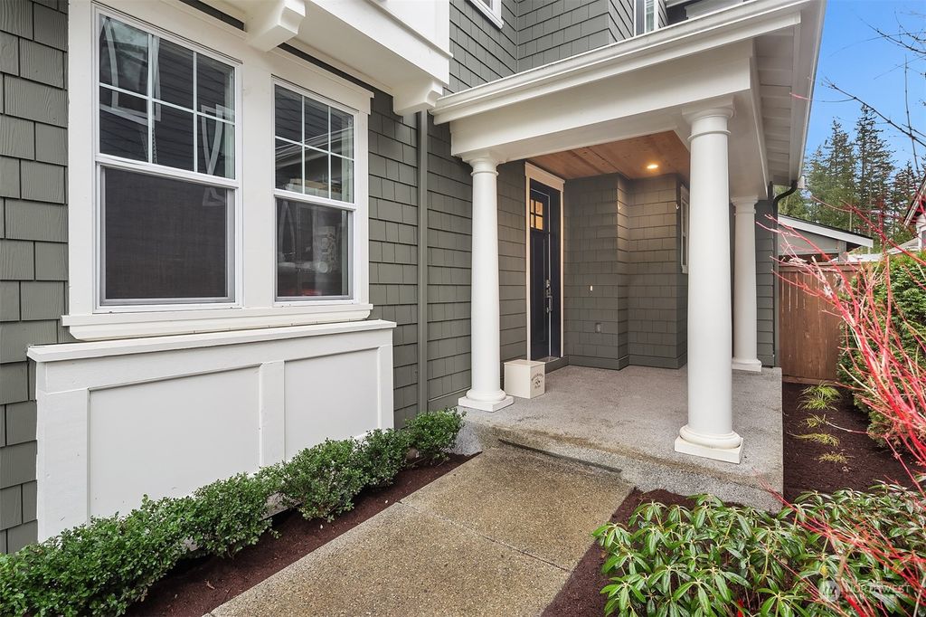 Photo of 2052 246th Avenue SE, Sammamish, WA 98075 (MLS # 2204957)