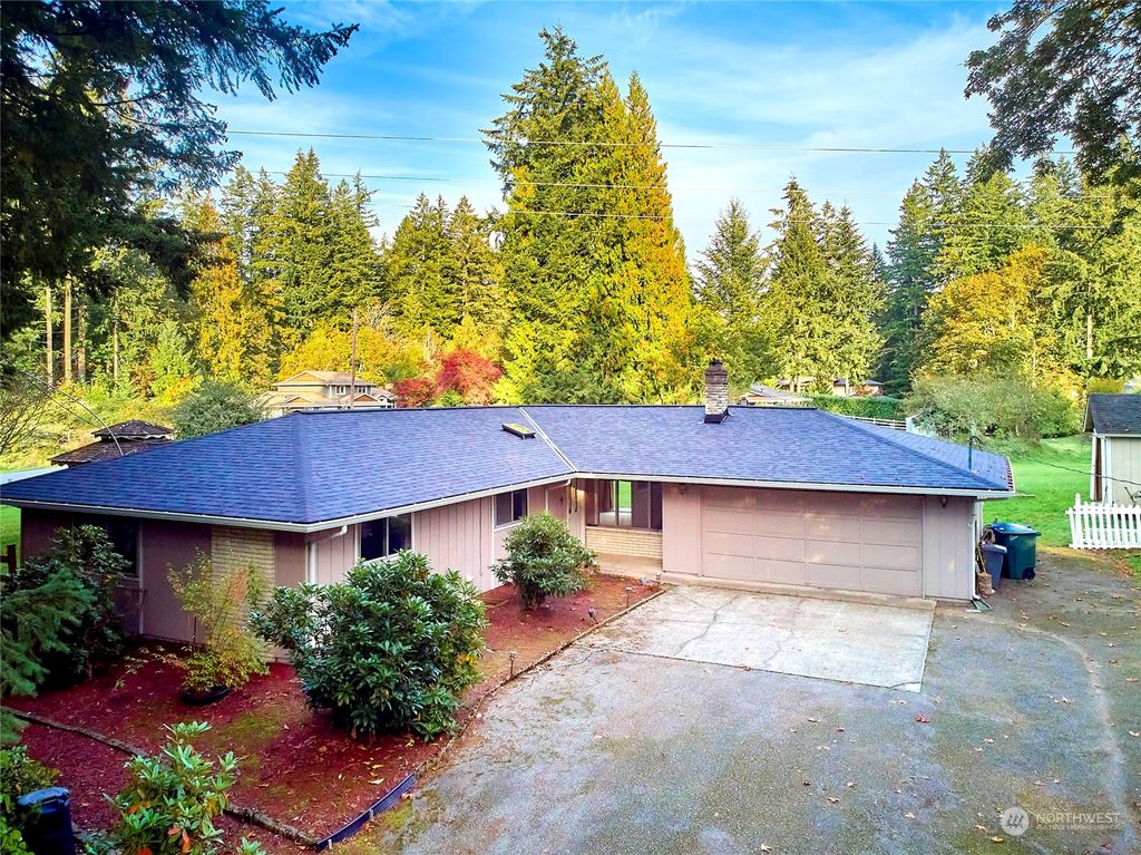 Photo of 2806 247th Avenue SE, Sammamish, WA 98075 (MLS # 2301611)
