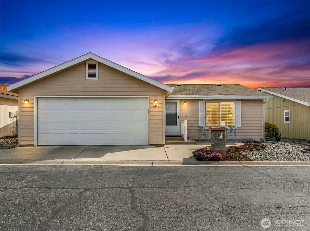 Photo of 1849 Heritage Drive, Wenatchee, WA 98801 (MLS # 2496940)