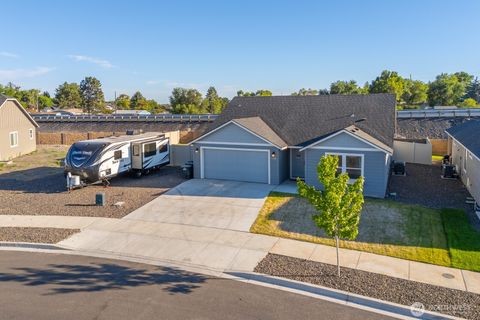 Photo of 1205 W Sequoia Rd Rd, Moses Lake, WA 98837 (MLS # 2403935)