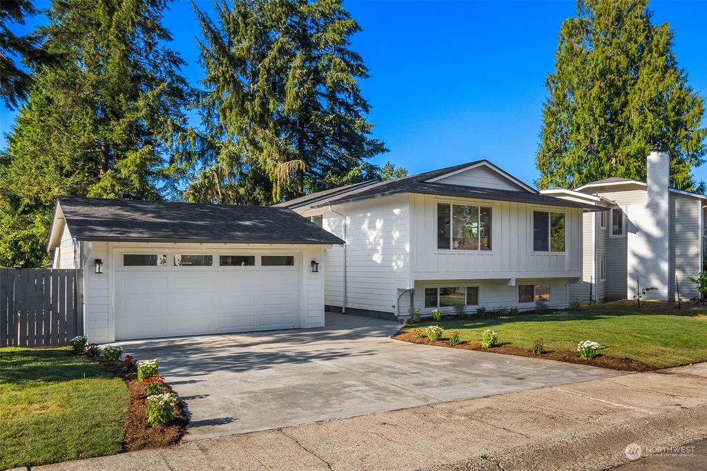 Photo of 14504 NE 65th Street, Redmond, WA 98052 (MLS # 2267456)