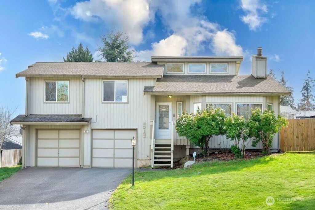 Photo of 2313 SW 349th place Pl, Federal Way, WA 98023 (MLS # 2351391)