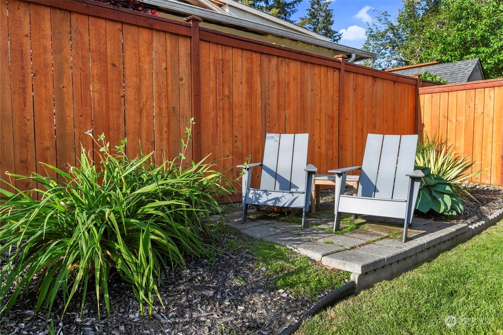 Photo of 10102 162nd Avenue NE, Redmond, WA 98052 (MLS # 2241744)