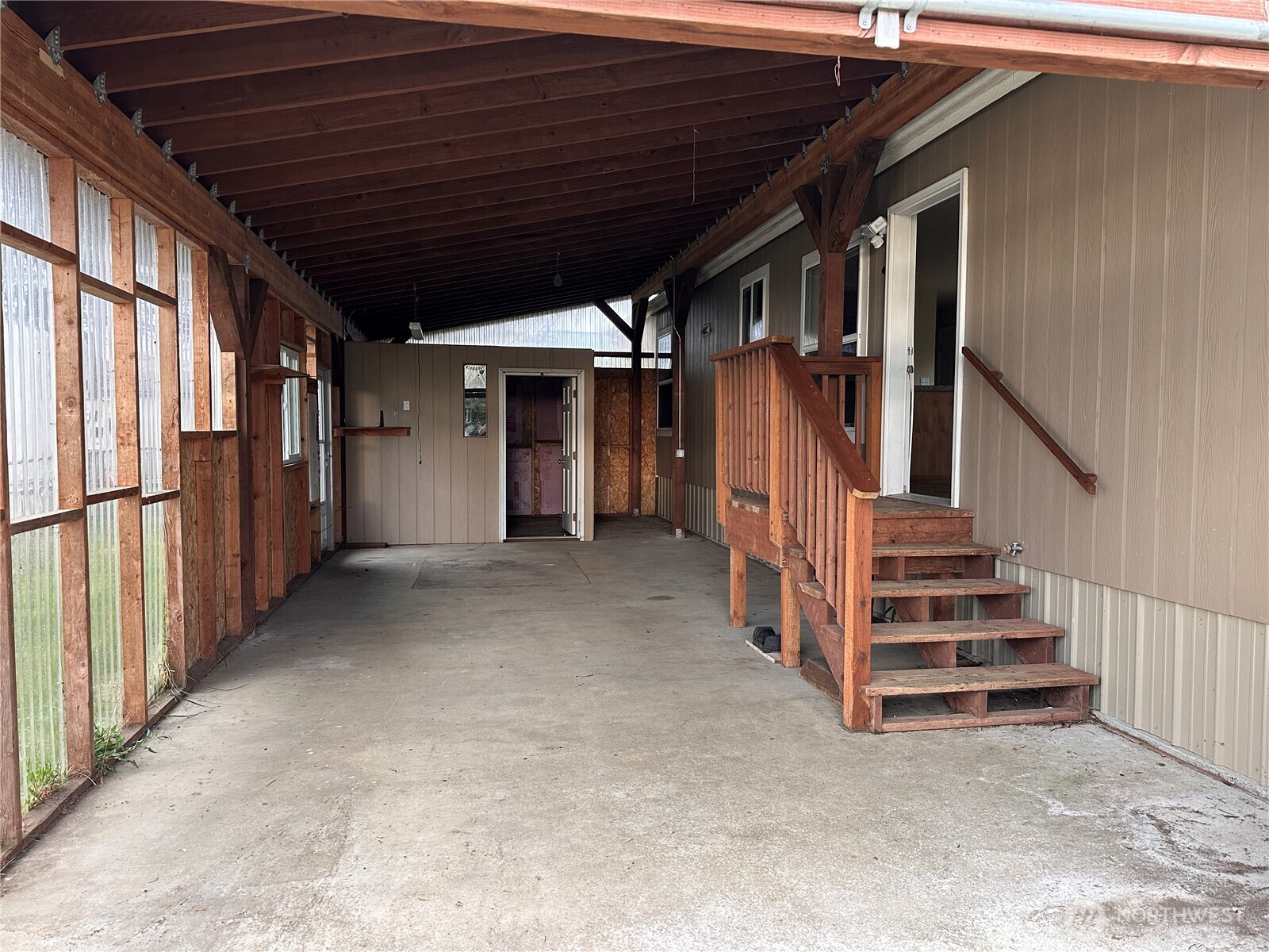 711 S Rain Street NE