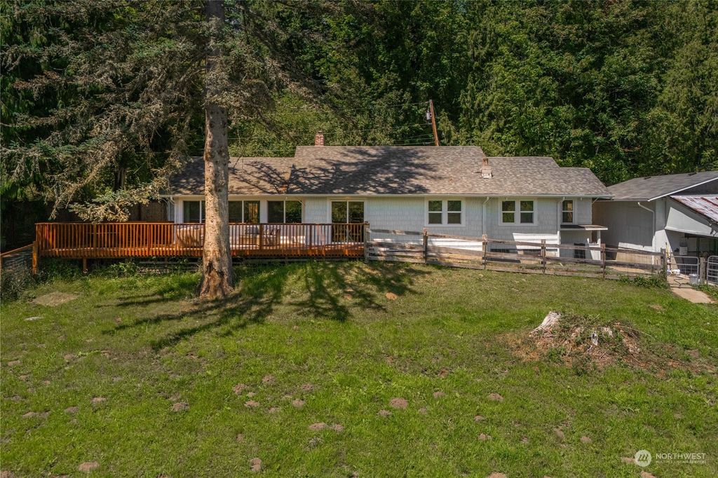 Photo of 30621 SE 31st Street, Fall City, WA 98024 (MLS # 2252063)