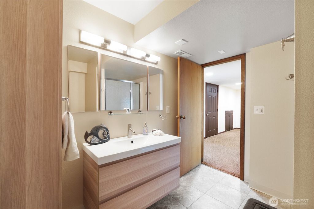 listing image 9367210355739745076